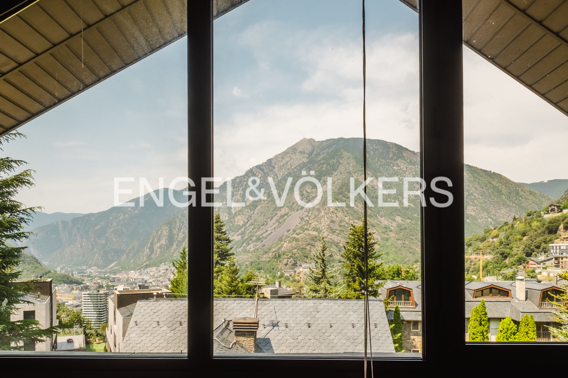 A luxury retreat in the heart of nature, just steps from the city