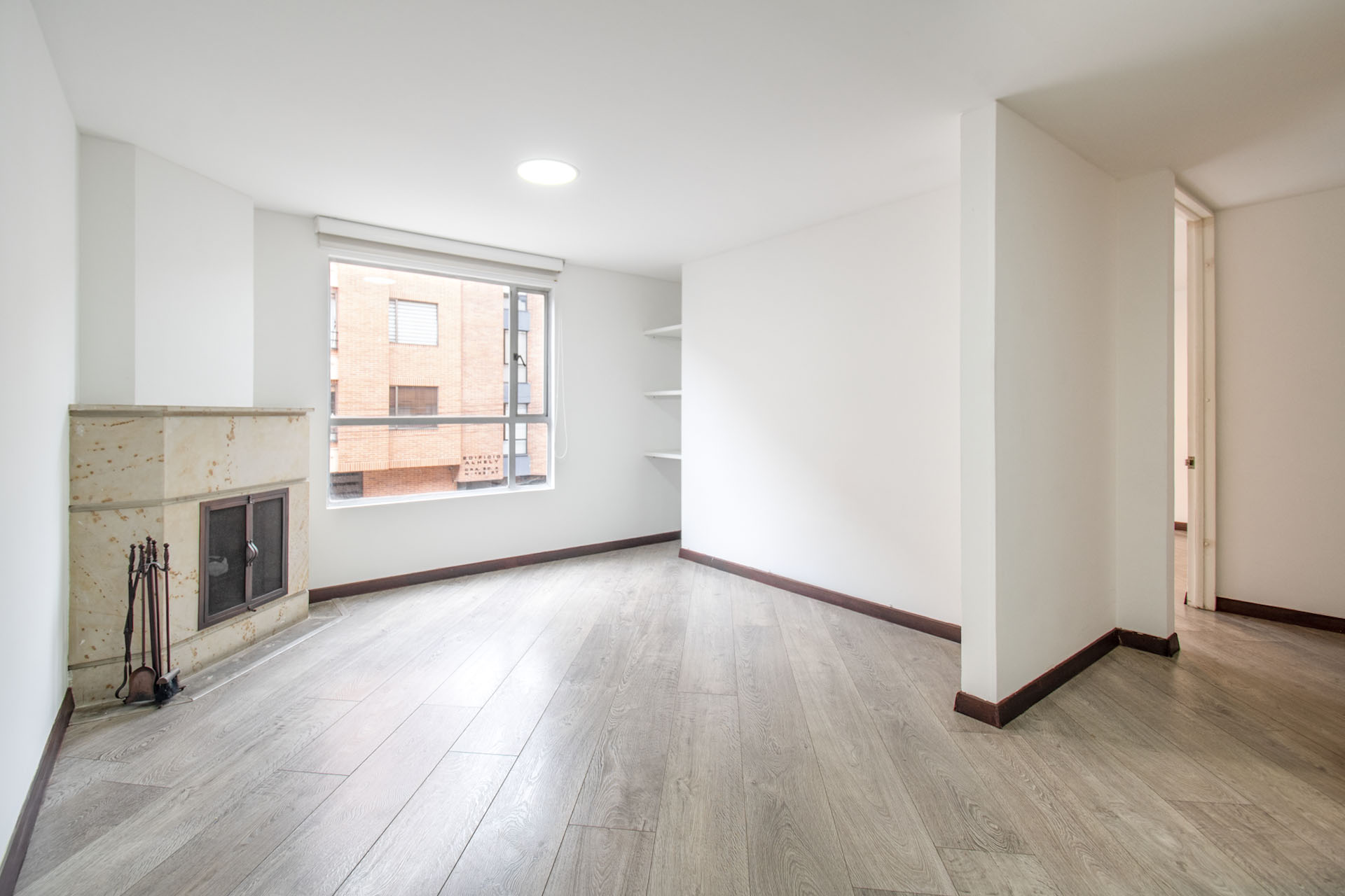 Iluminado apartamento con balcón para venta en El Batán