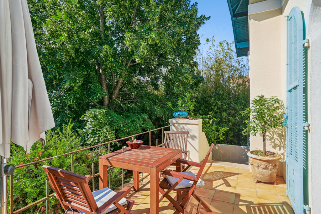 Charming character villa with a tree-filled garden