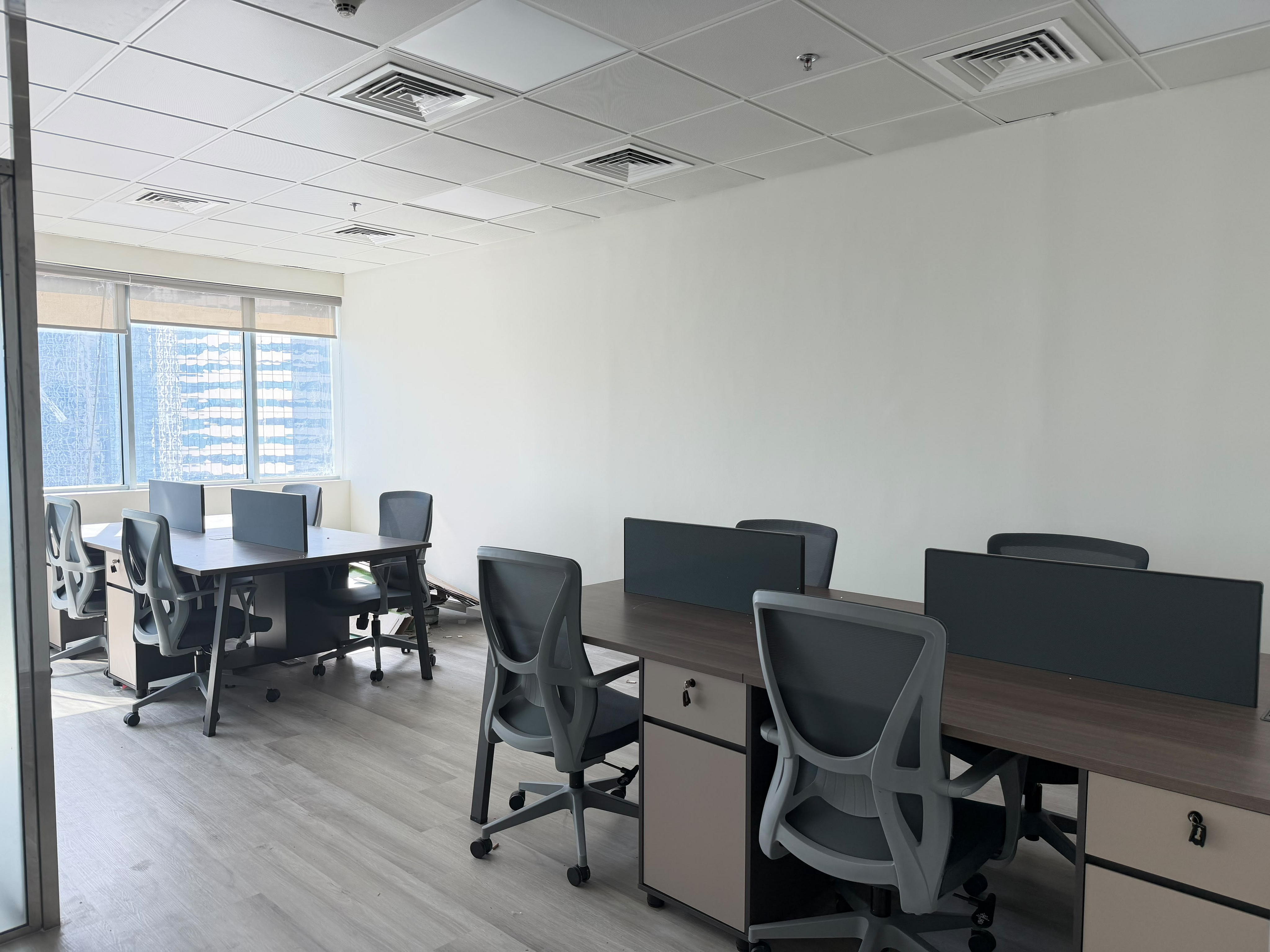 Prime Location | Vacant |Ready To Move |4 cheques