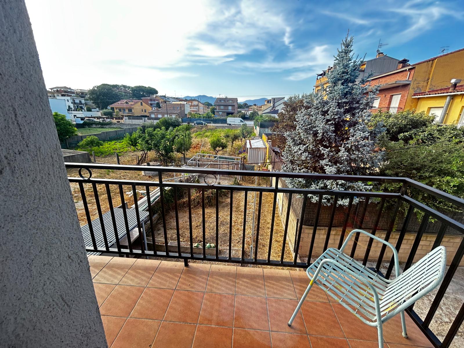Practical 251 m² family home with a garden, terrace, mountain views, and private garage in Vilalba Sasserra, surrounded by nature and privacy.
