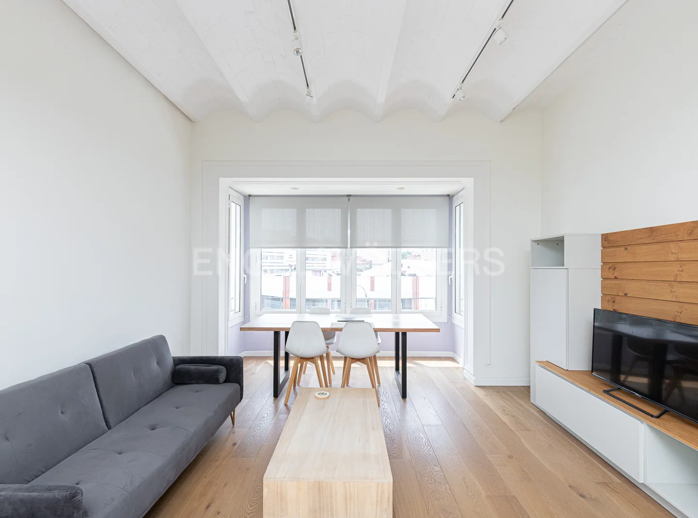 Sunny and bright three bed in Poblenou