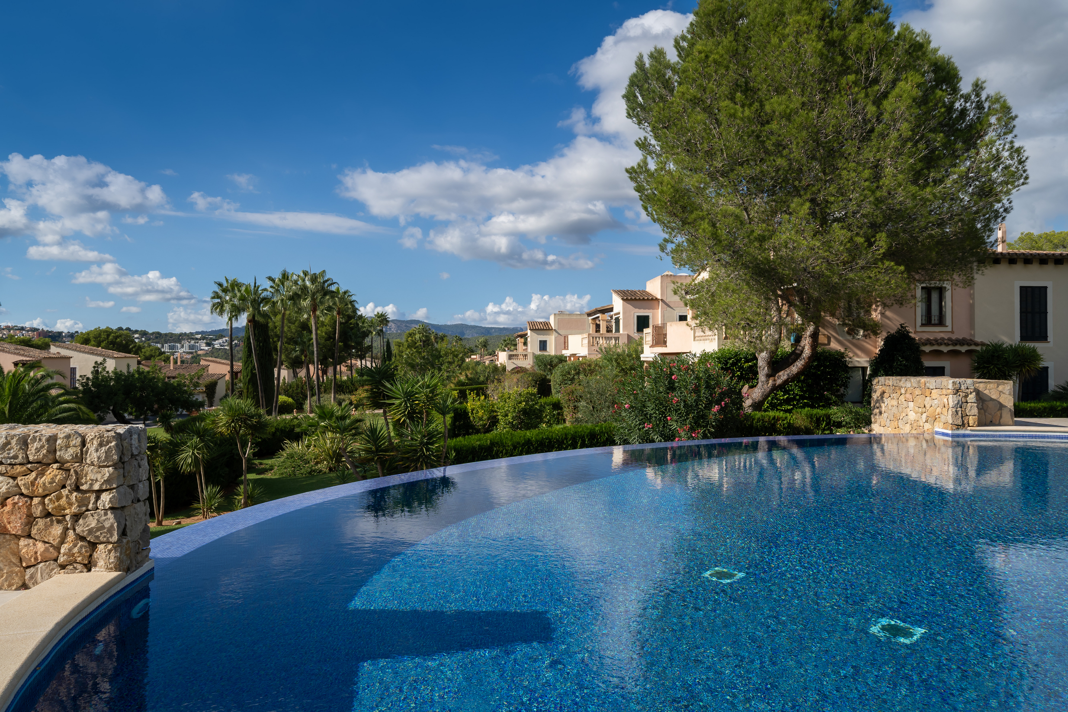 Charming garden apartment in a popular Golf Resort