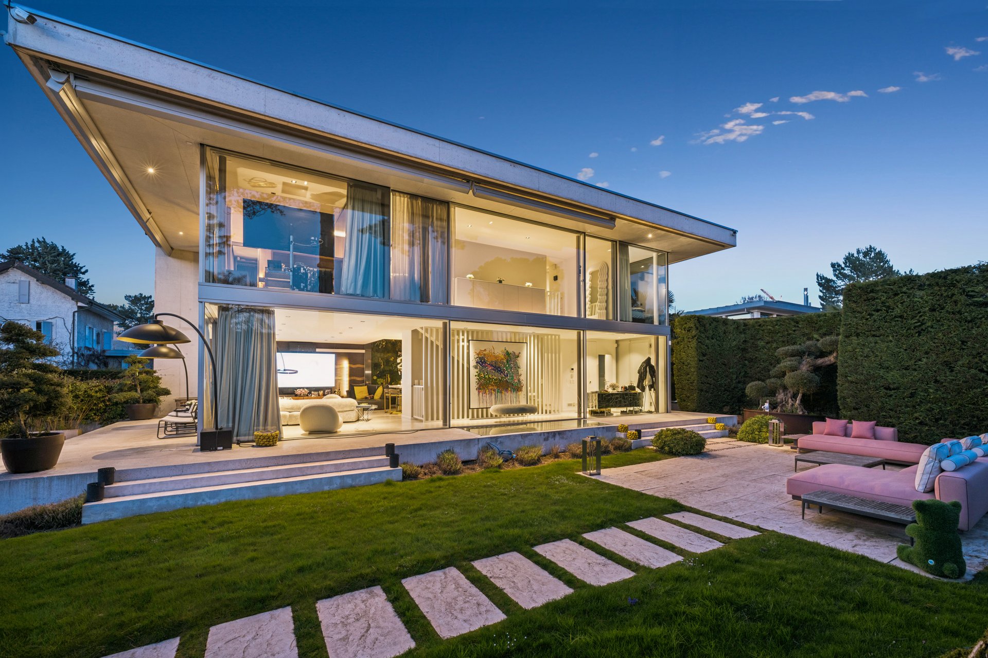 Bright contemporary villa