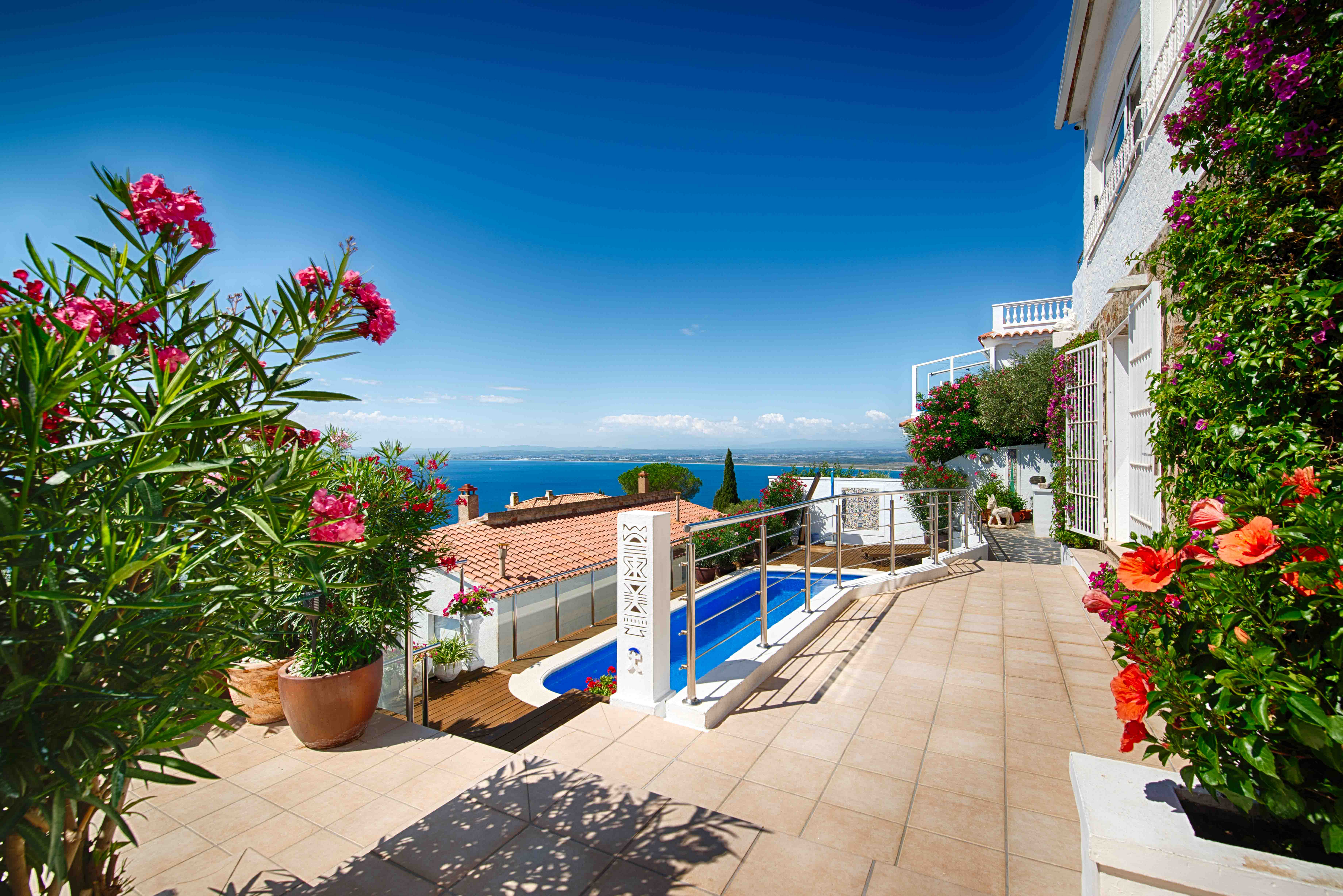 Villa mit atemberaubendem Meerblick und Salzwasserpool