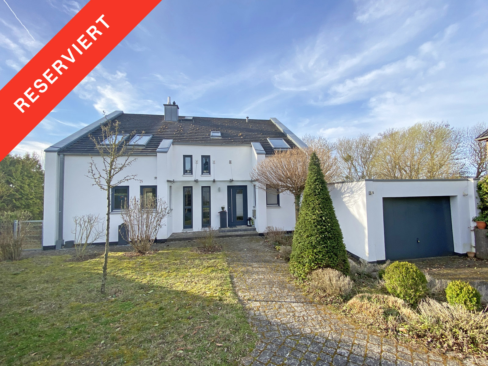 Besonderes Einfamilienhaus in Heinde    Wohnen mit Weitblick ins Innerstetal