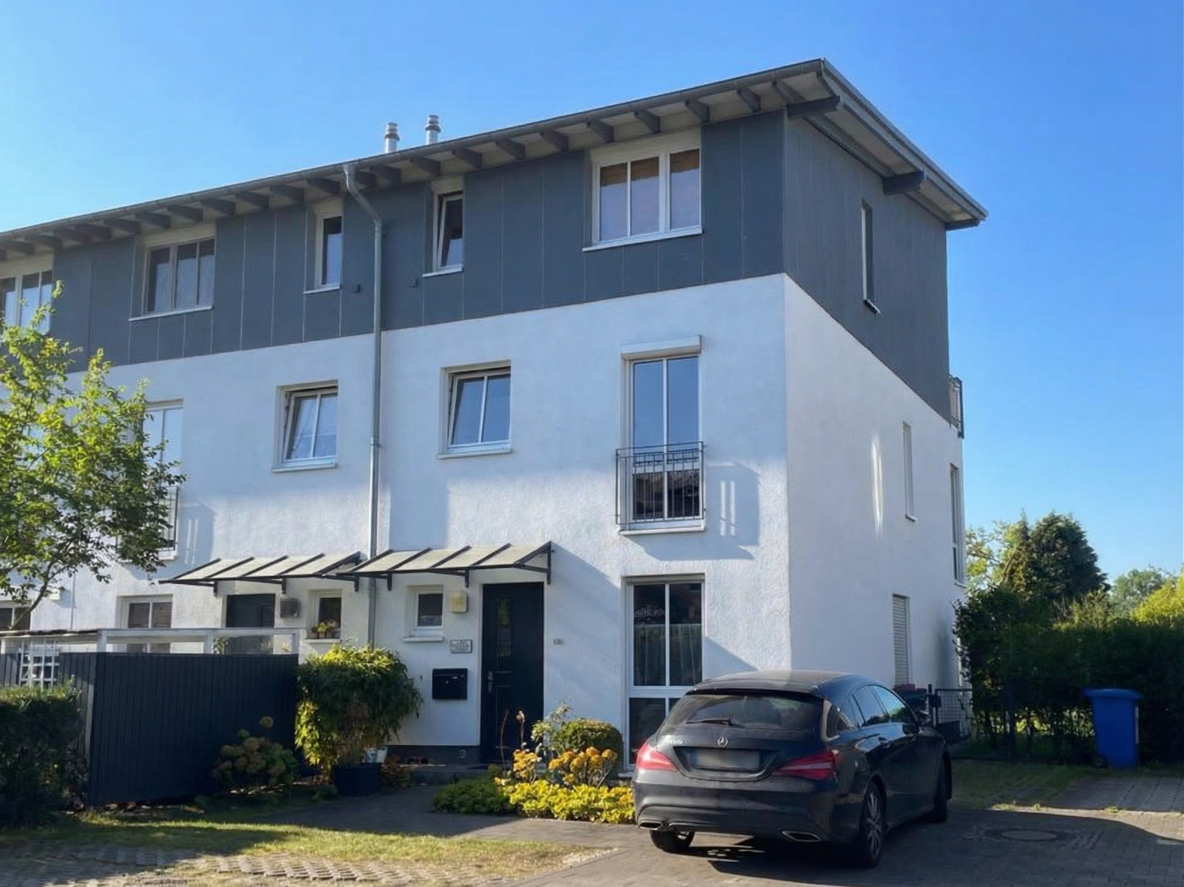 Modernes Reihenendhaus mit Blick ins Grüne