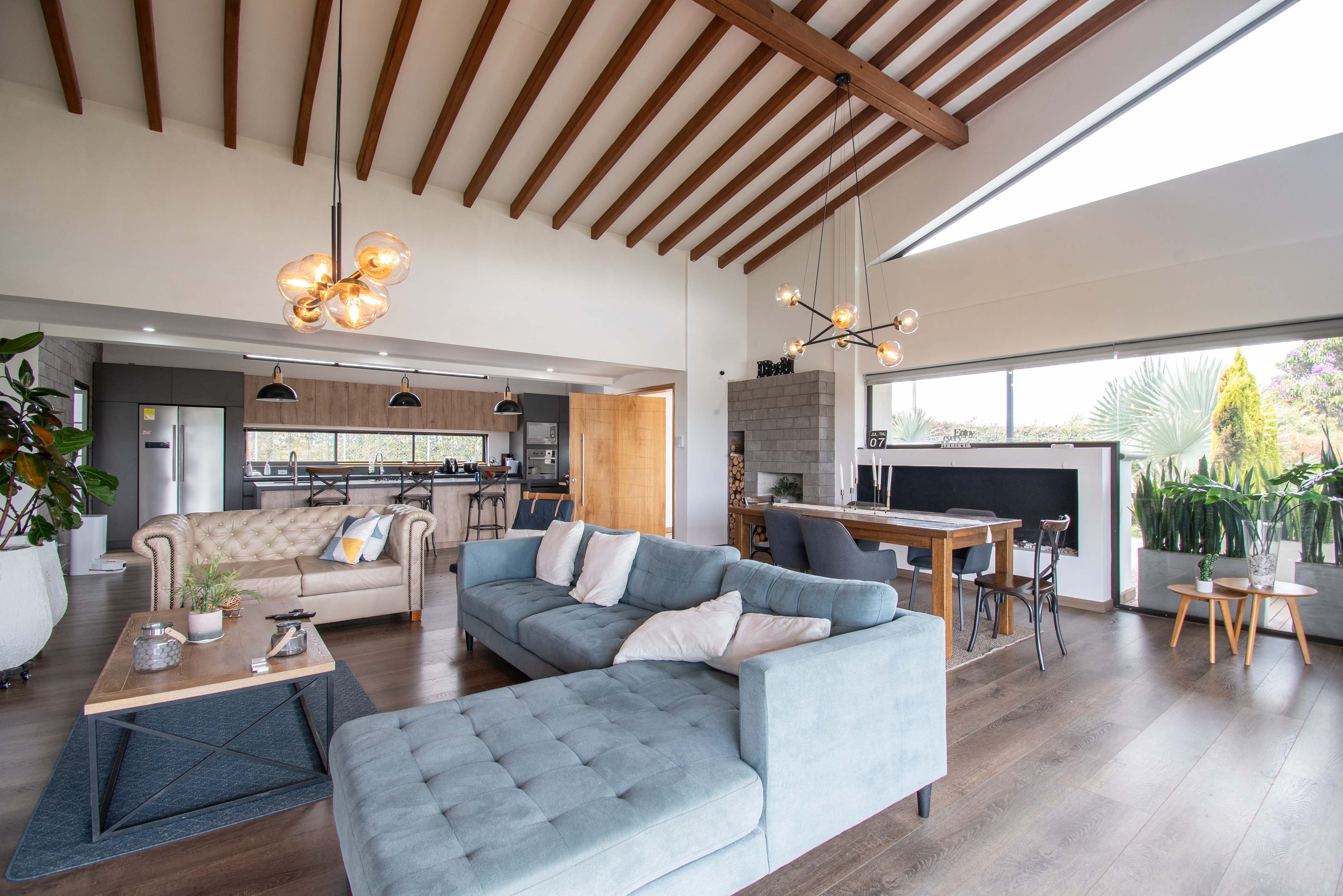 Casa campestre con vista para arriendo en Llanogrande