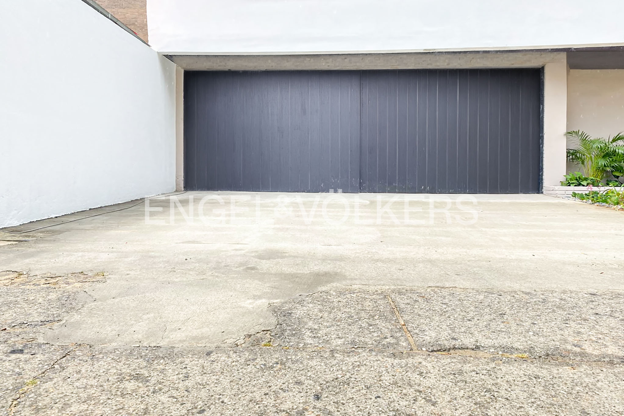 Arriendo Local Comercial de 215 m² con Antejardín – Ideal para Restaurante, Café o Comercio