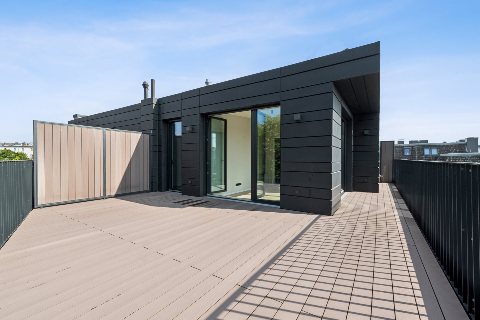 Penthouse-Neubau-Erstbezug mit großer Dachterrasse im grünen Innenhof