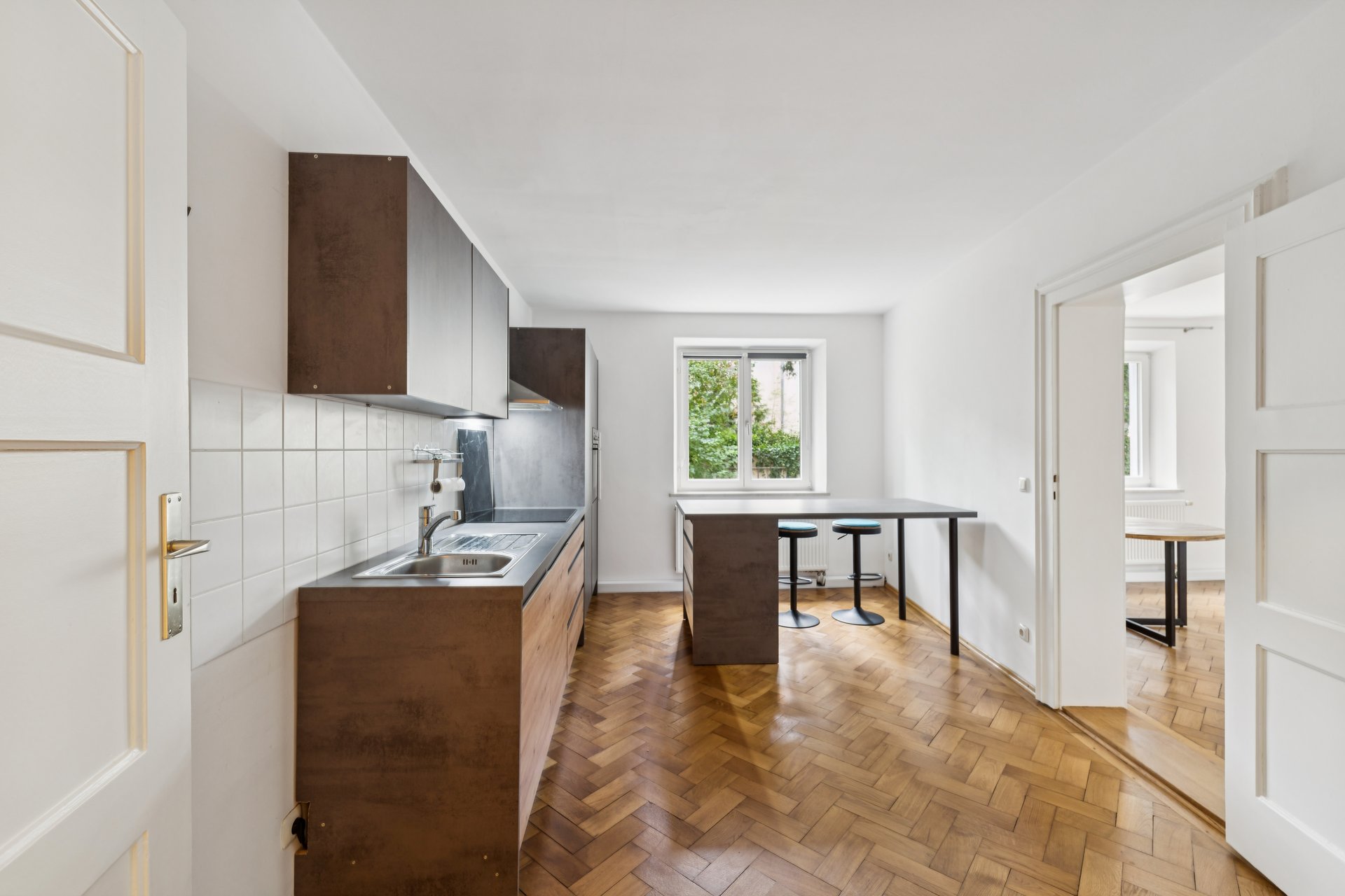 Schwabing-West mit Altbaucharme - stilvolle 2-Zimmer-Wohnung am Olympiapark