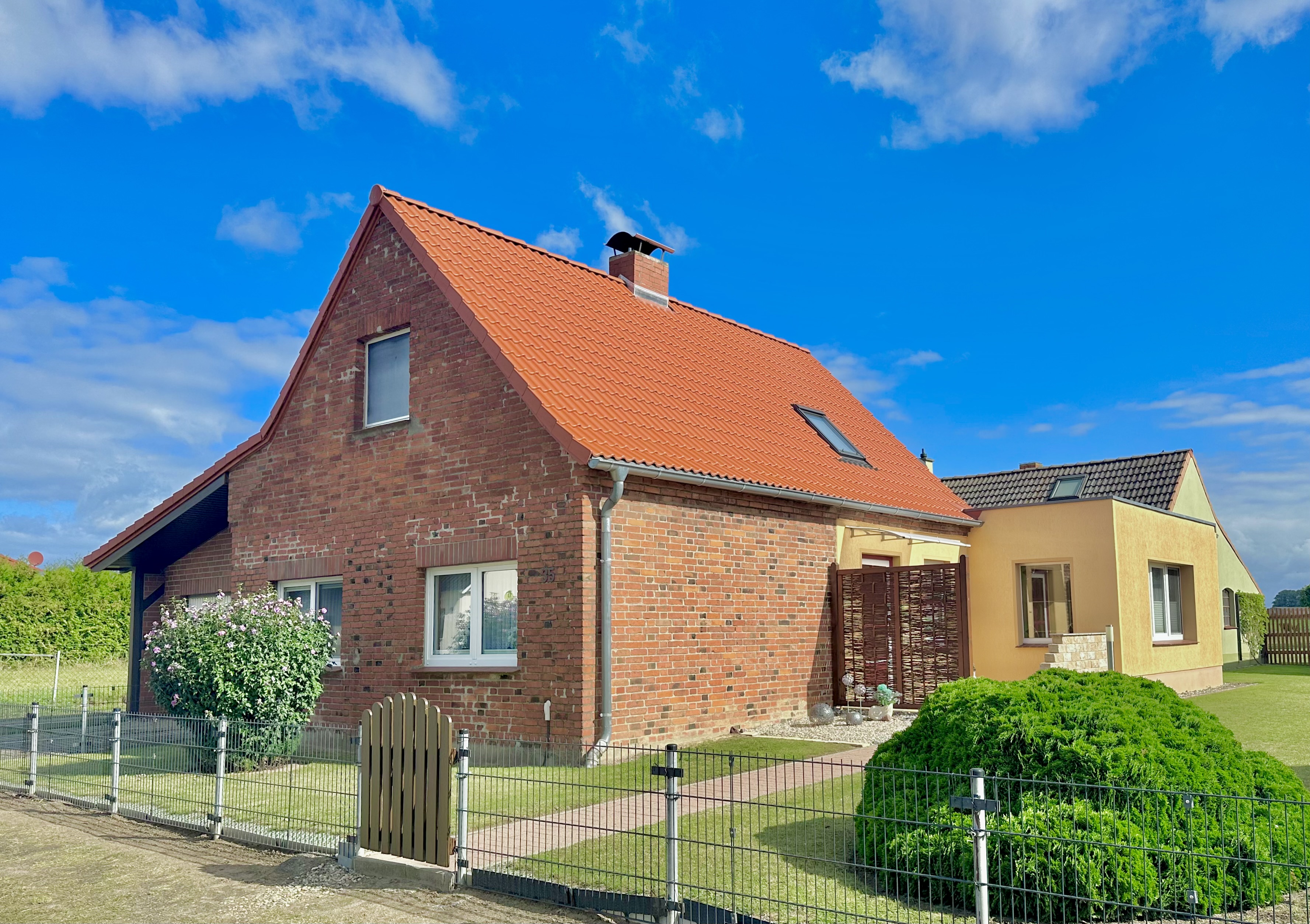 „Landleben mit Herz – gepflegtes Dorfhaus mit großem Garten und vielseitigem Nebengebäude“