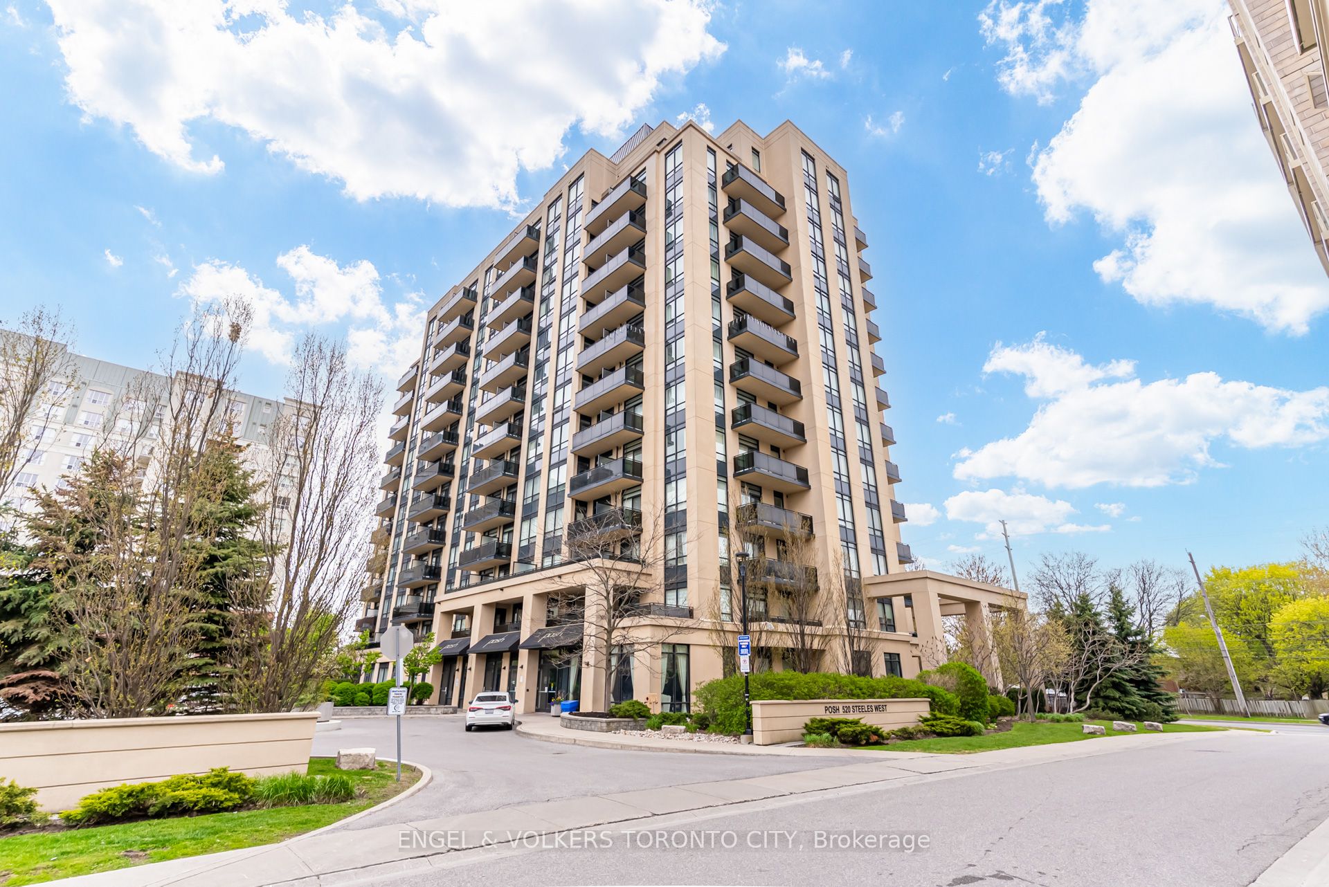 Beautiful Open Concept Layout Condo in Prime Location.