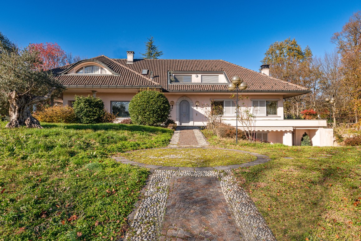 Spacious single villa in excellent condition