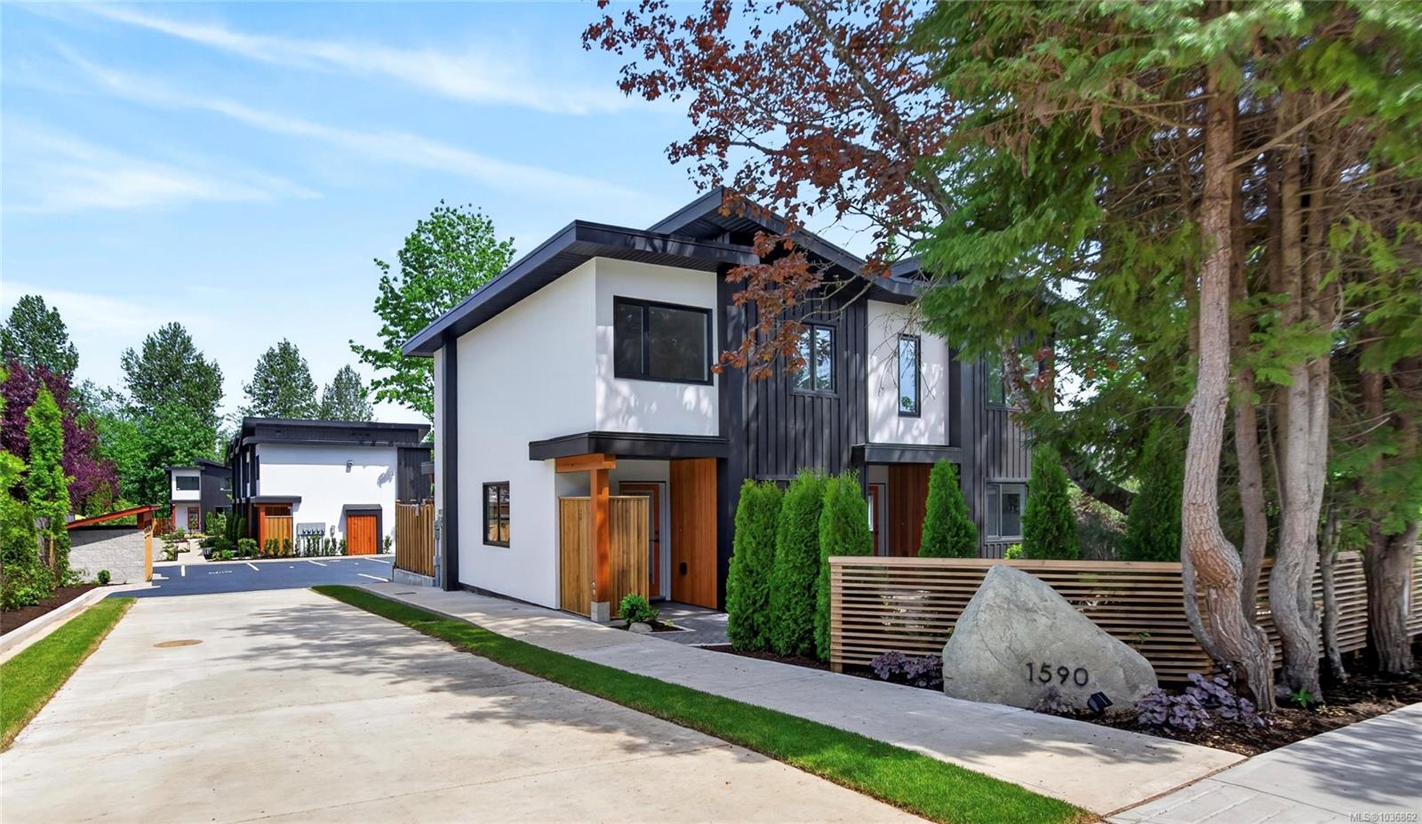 Move-in ready in a quiet, established neighbourhood.
