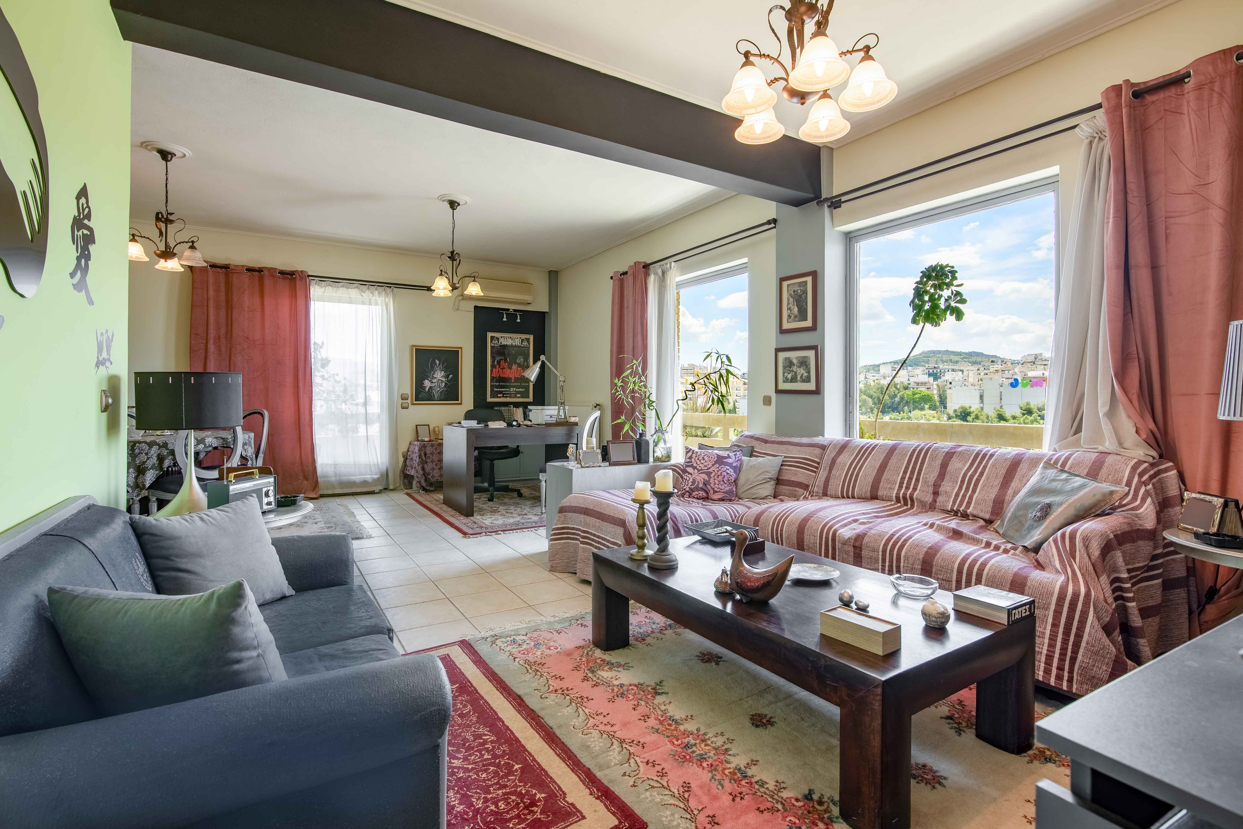 Fourth floor penthouse near the train station of Pefkakia