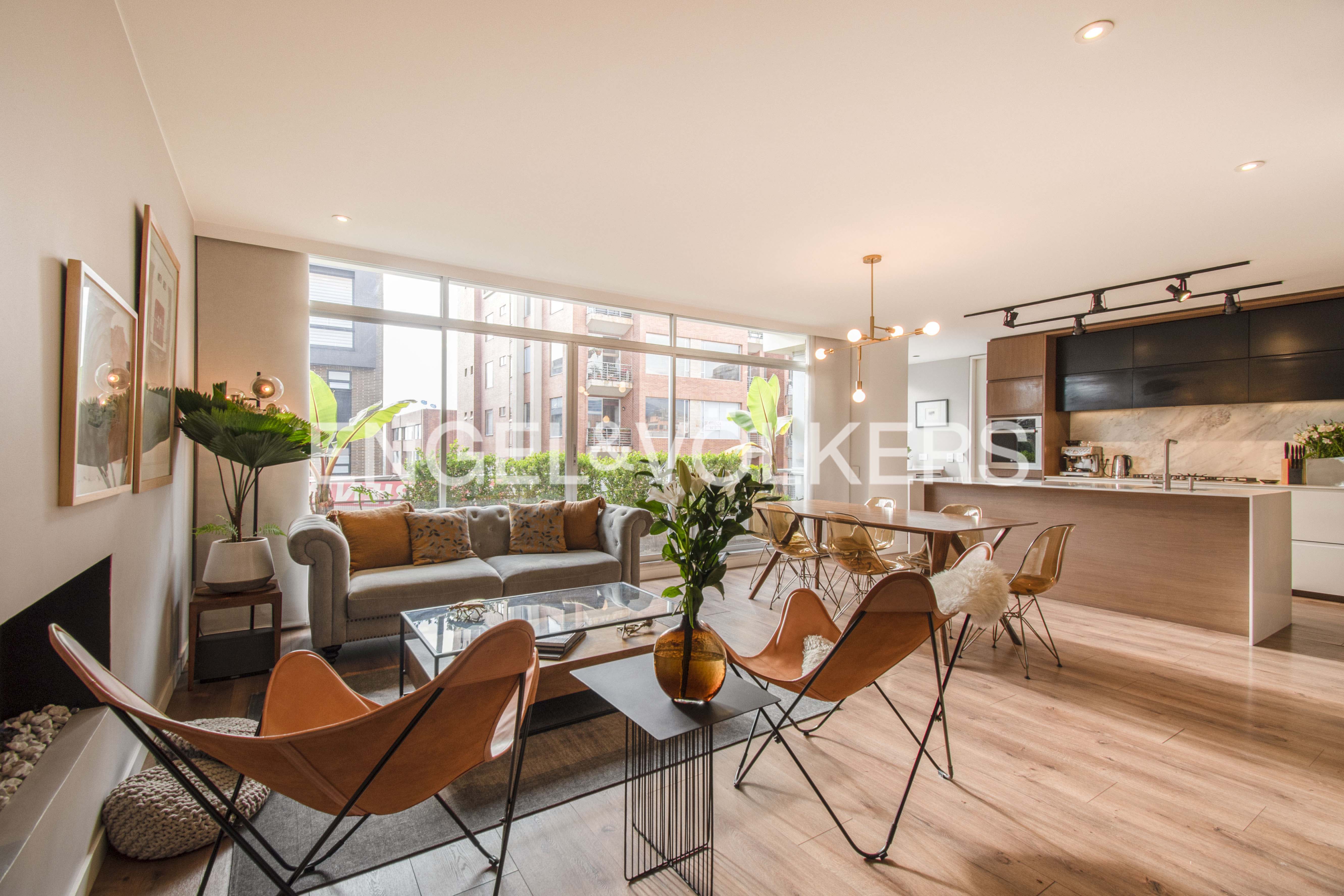 Dúplex de diseño con balcón para venta en El Virrey