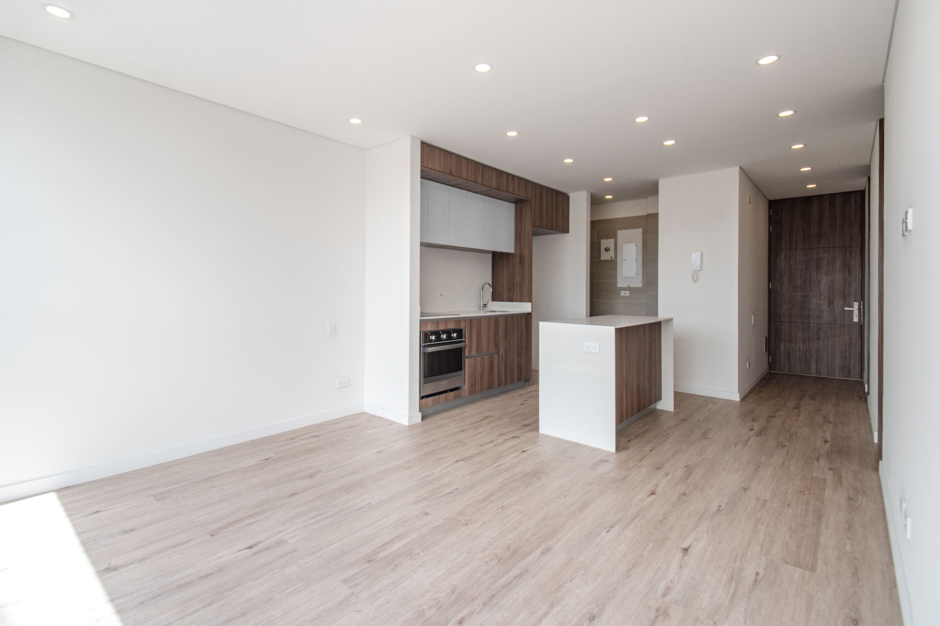 Apartamento con balcón estrenar para venta en Sotileza