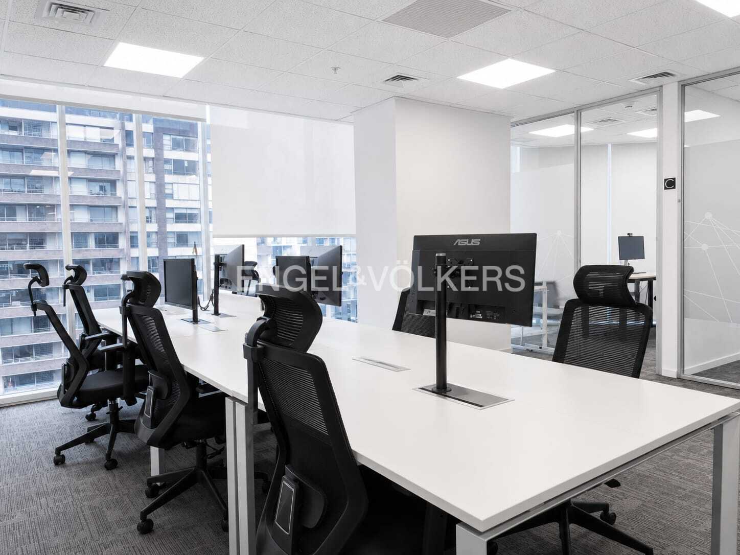 Oficina amoblada en arriendo NLC 180 m2