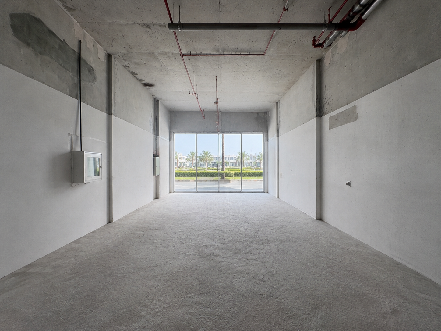 Brand-New Retail Unit | 3 Parkings | 35 kW Power