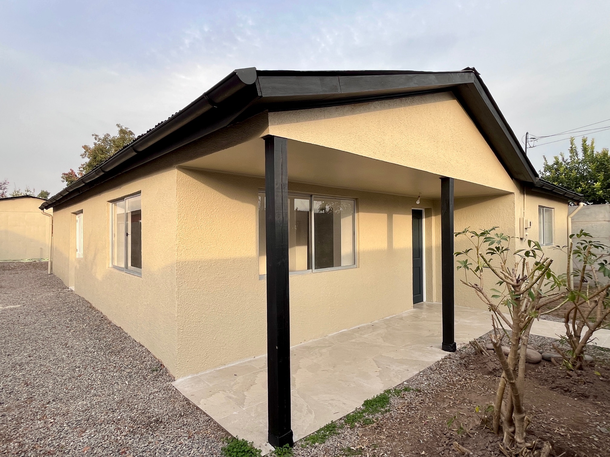 ¡Casa remodelada con amplio terreno en Buin!