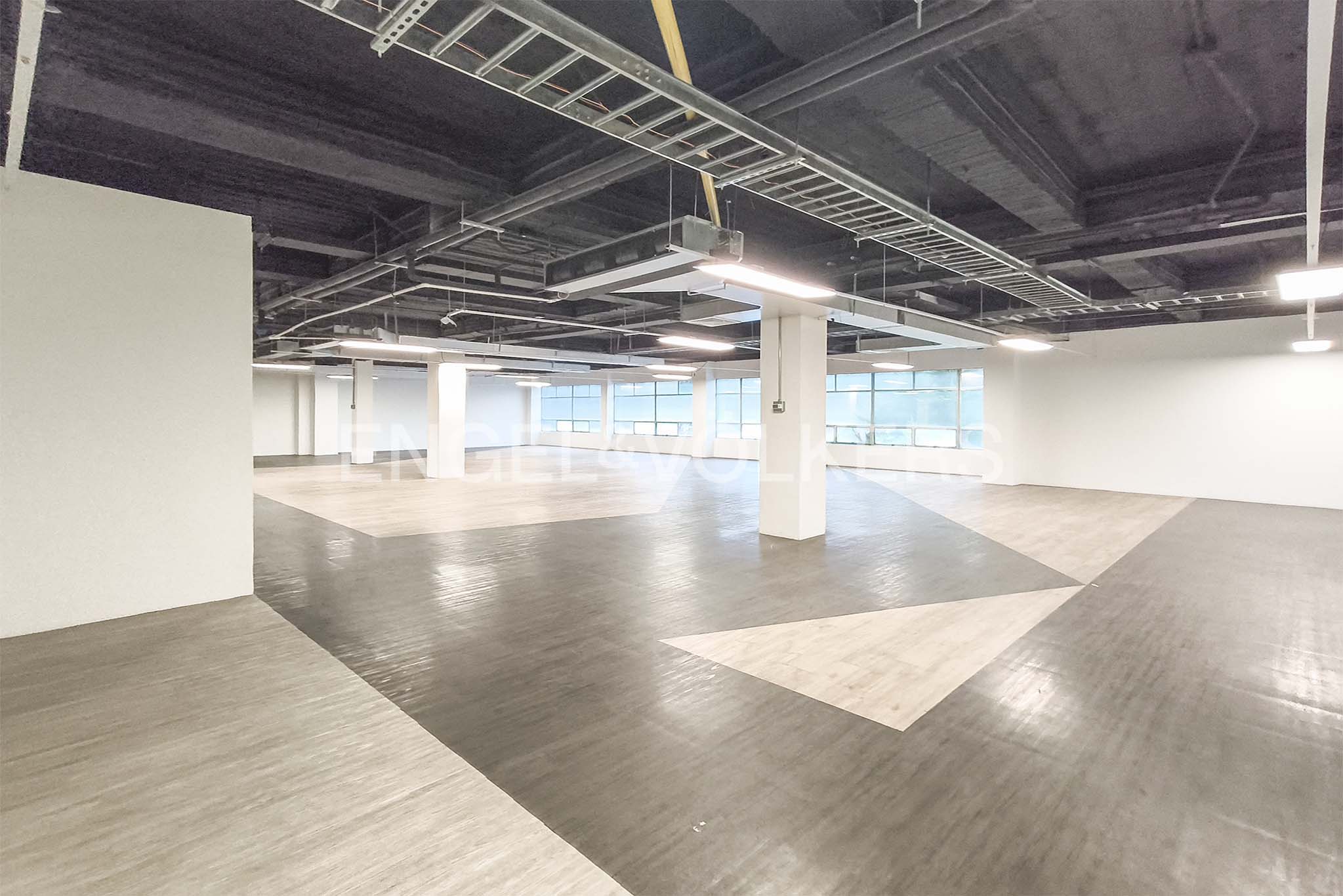 Arriendo Edificio para Oficinas en Zona Franca