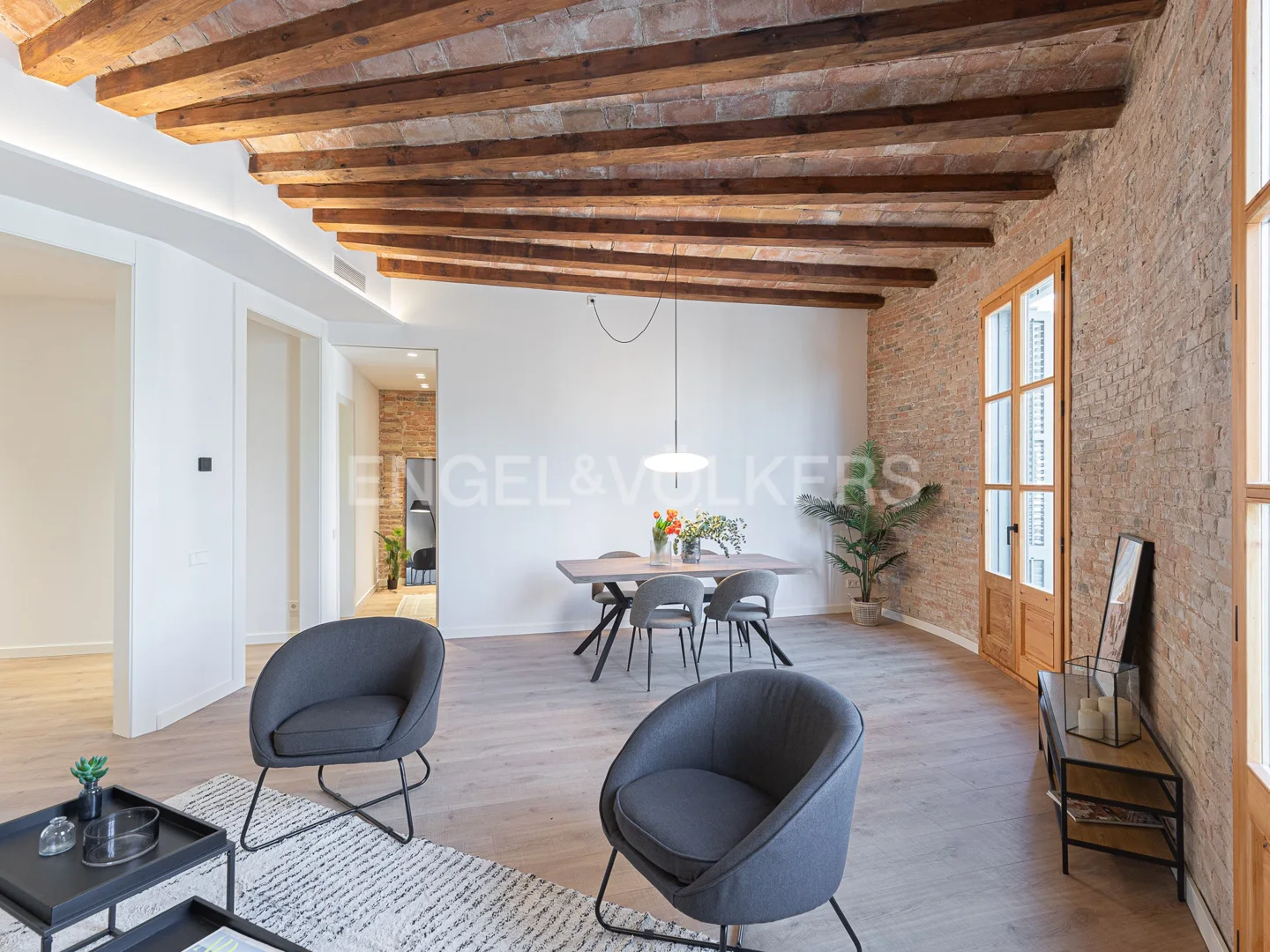 Bright and exterior brand new apartment in Eixample