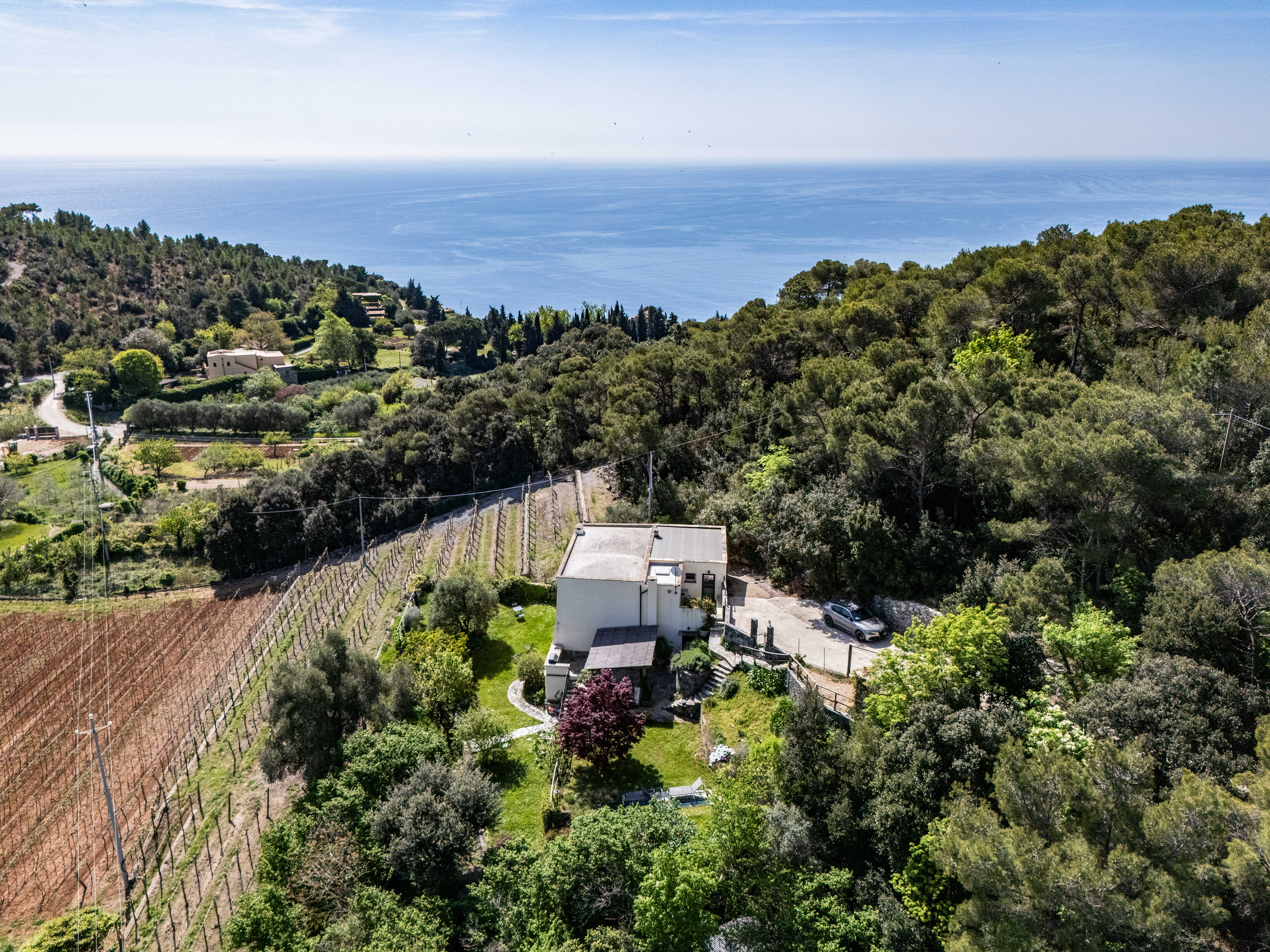Amid vineyards and silence - Charming villa in Varigotti