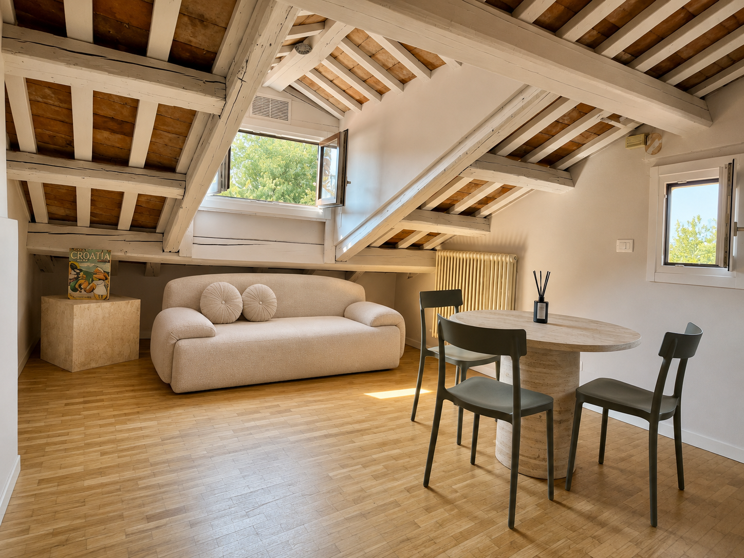 Top floor with exposed beams in the heart of Vicenza