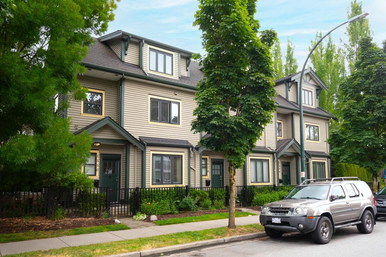 Charming Townhome off Commercial Drive