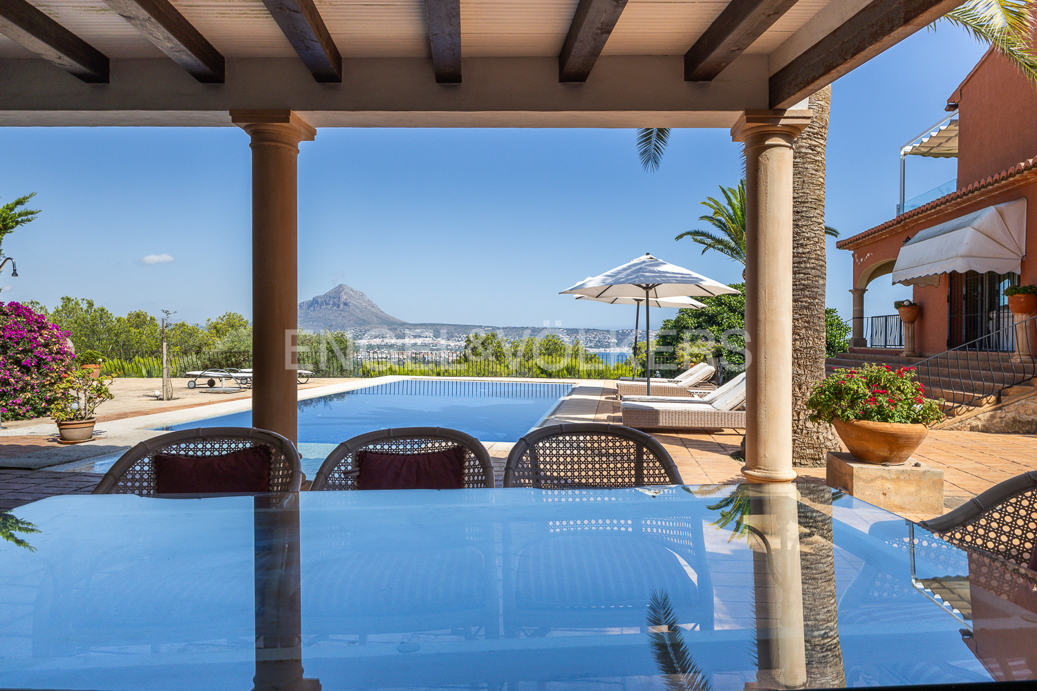 Excepcional Villa en Jávea con Espectaculares Vistas al Mar