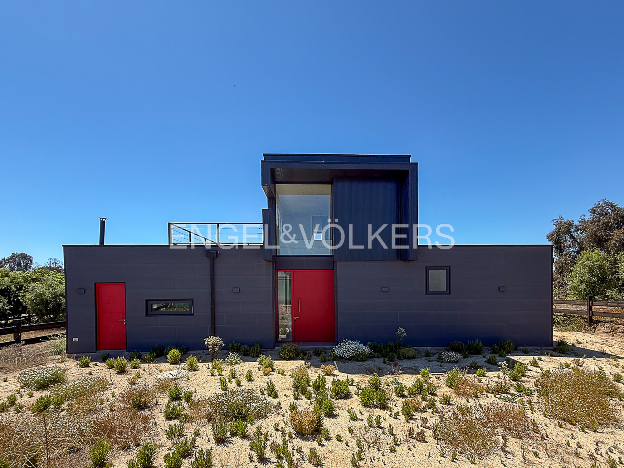 Amplia casa nueva con excelente estándar constructivo