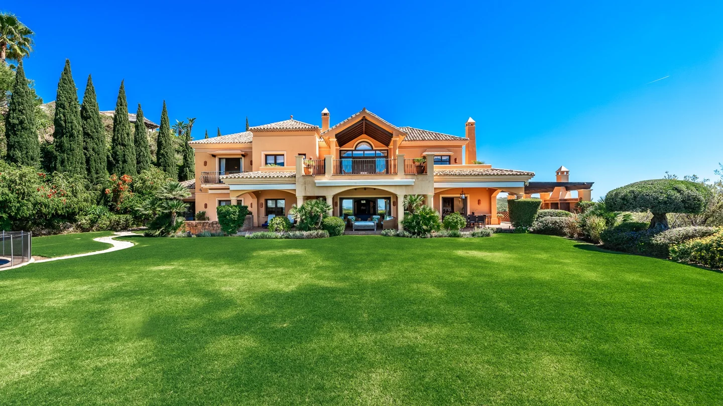 Traditional villa in Marbella Club Golf Resort with excellent views