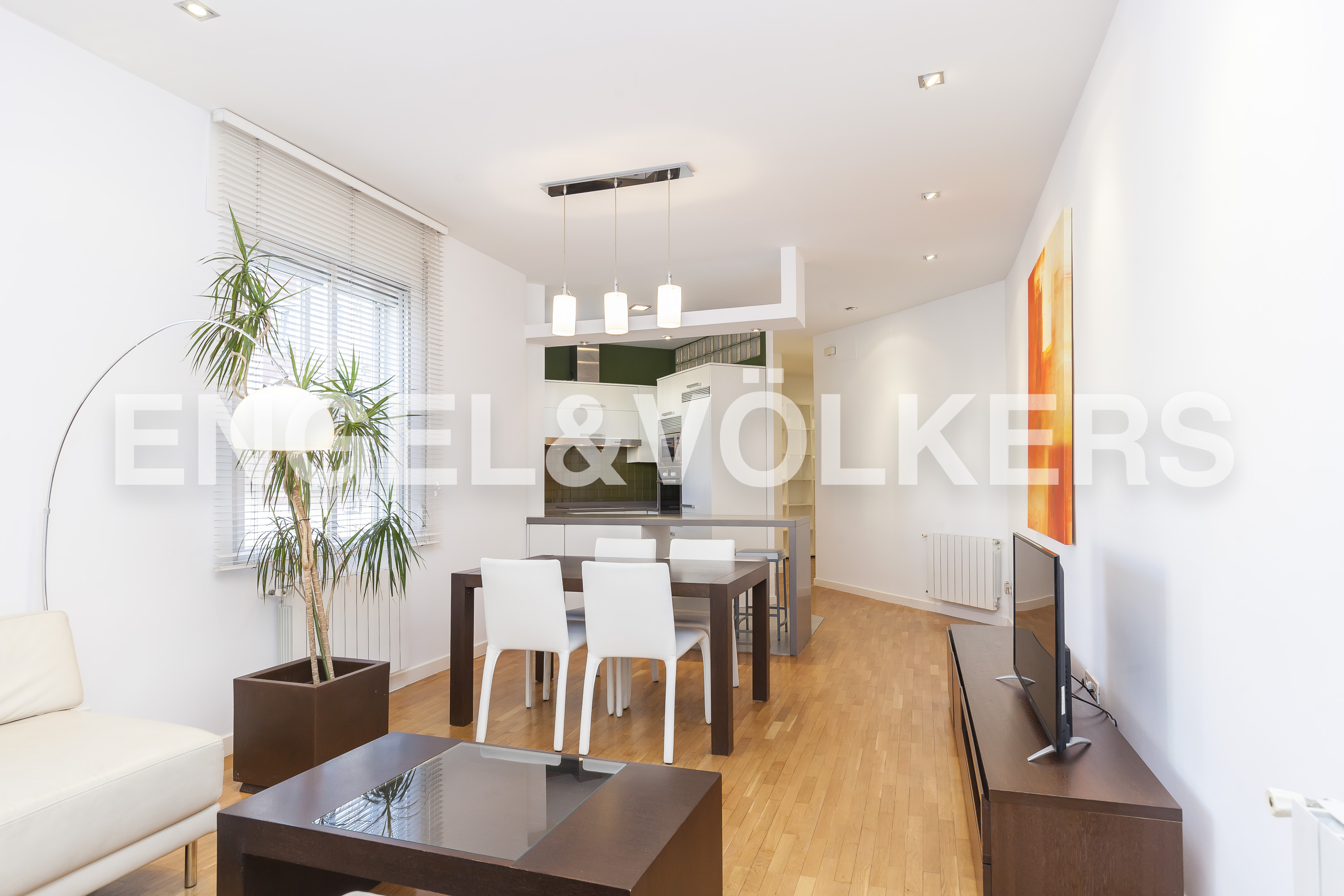 Furnished and luminous flat in Hispanoamerica for rent
