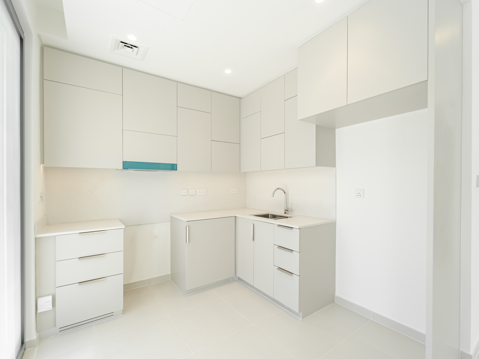 Corner unit l Close to pool l Vacant Now