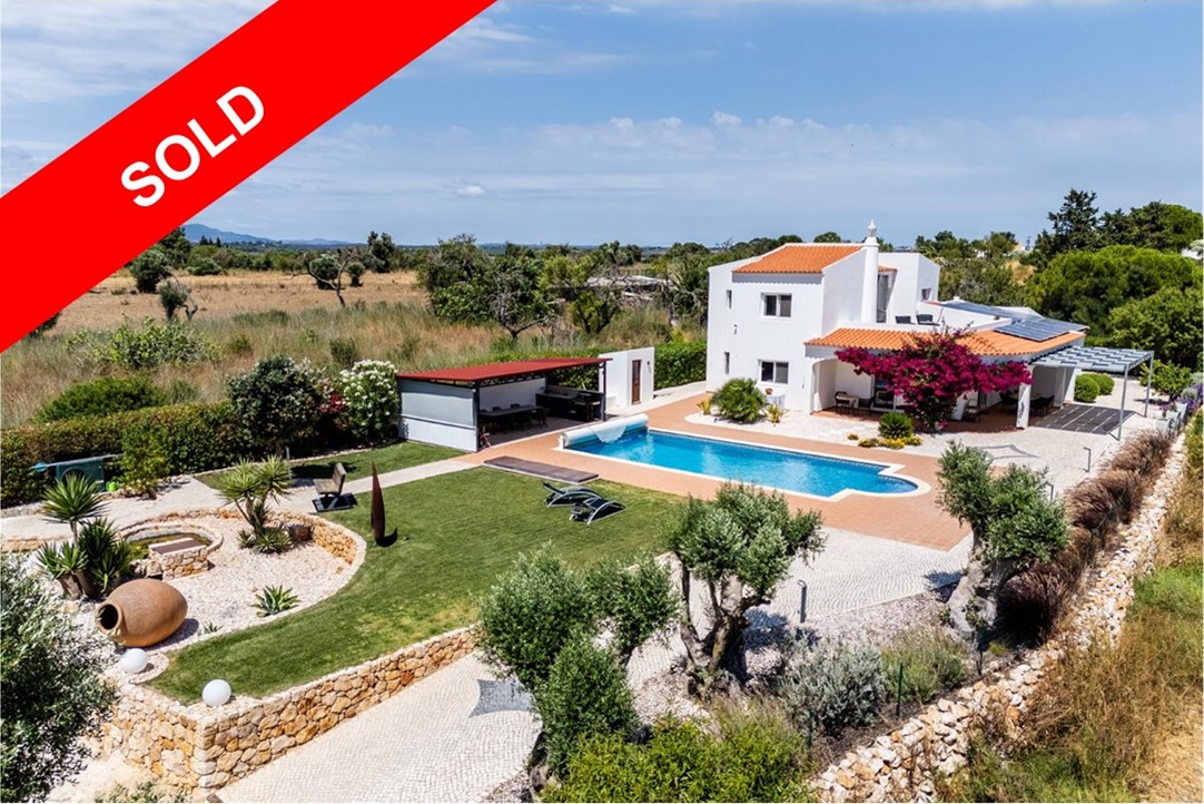 Exklusive 3-SZ-Villa mit Meerblick in privilegierter Naturlage in Mexilhoeira Grande