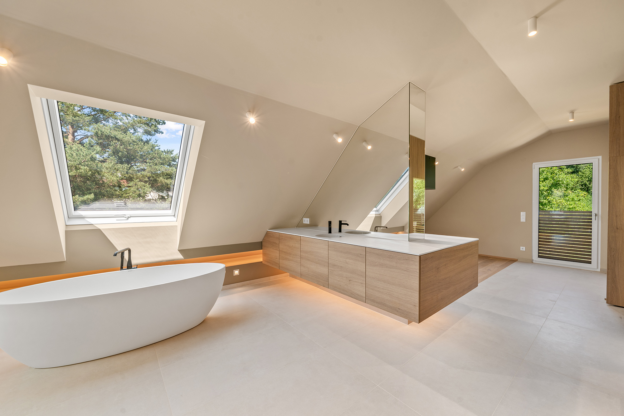 Brand-new semi-detached home: sustainable luxury with pool and spa in an exclusive location in Klosterneuburg