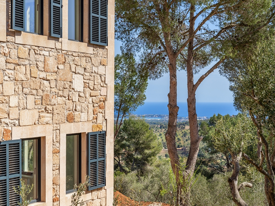 Finca with spectacular sea views in unique nature at the foot of Castell de Santueri
