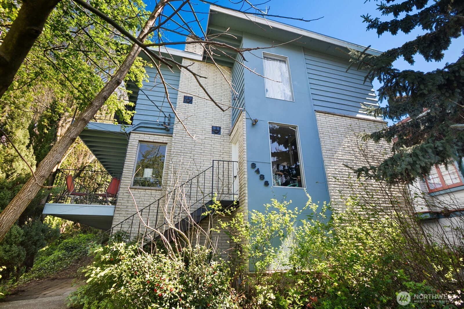 Income-Ready Triplex with Stable Tenant Appeal