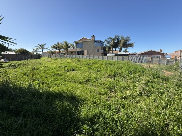 Prime Stand with Distant Sea Views in Hartenbos Heuwels