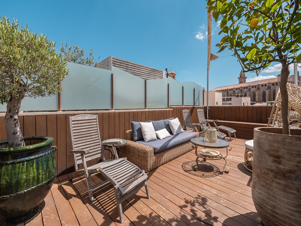 Dream duplex penthouse in Old Town palace with terrace and stunning views
