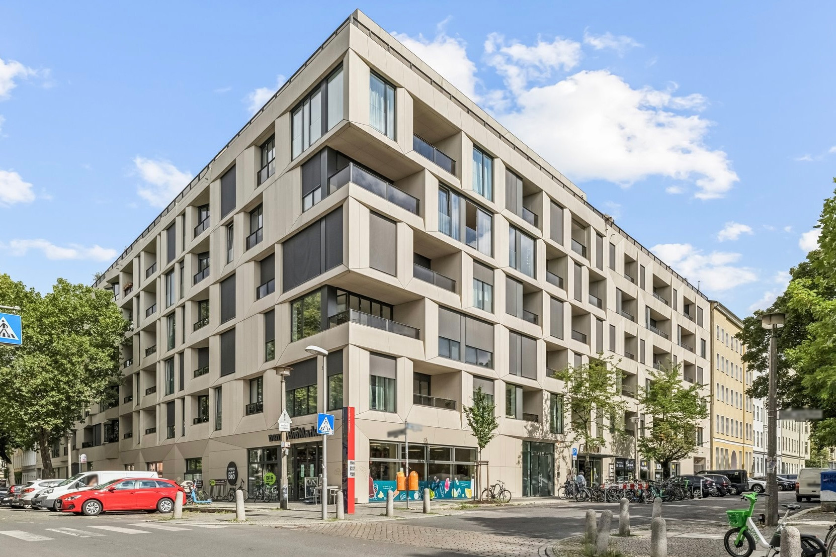Hochwertiges Wohnen in GRAFT-Architektur – stilvolle 2-Zimmer-Wohnung mit Balkon
