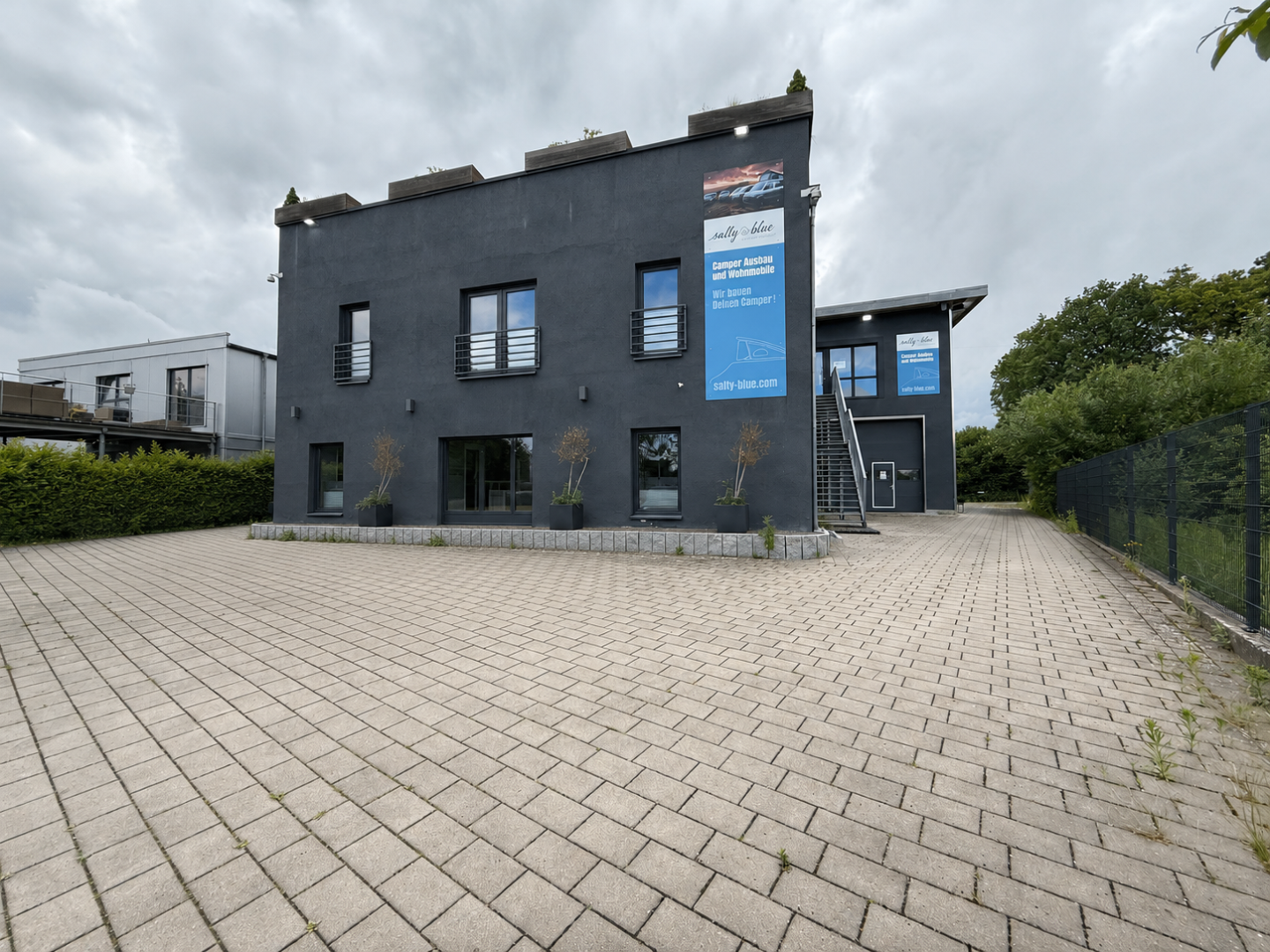 Moderne Neubauhalle für vielseitige Nutzung