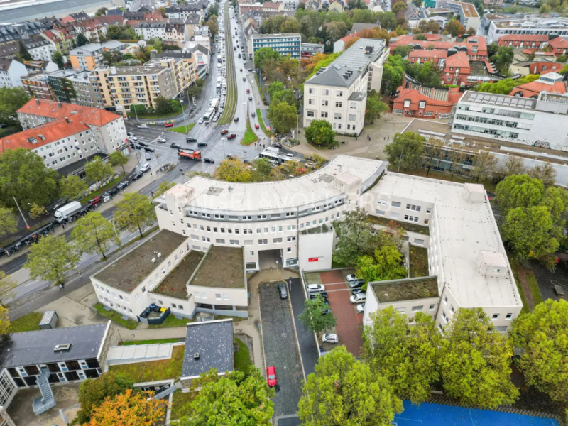 Büroflächen am Holländischen Platz zu vermieten