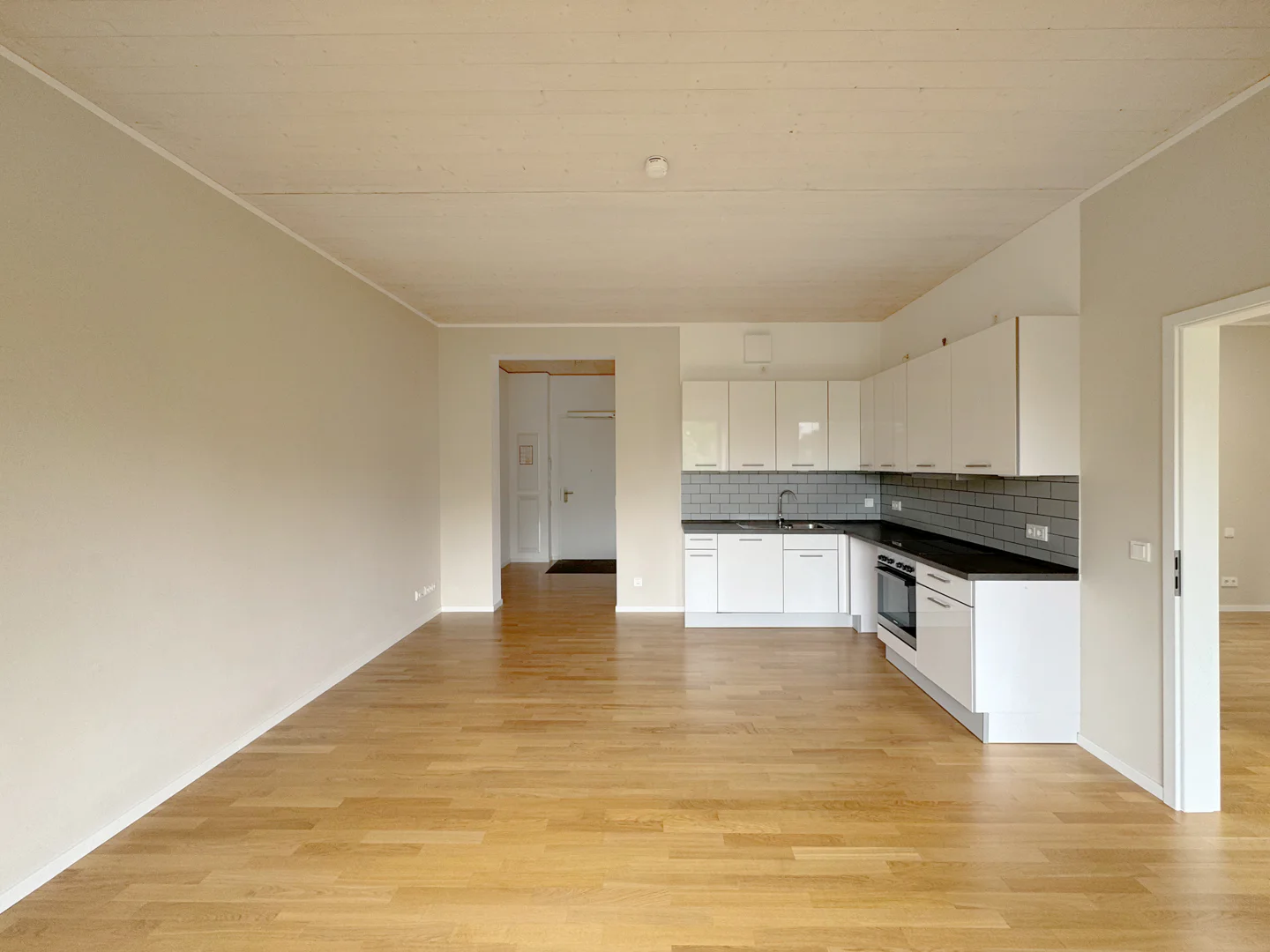 Lichtdurchflutete Dachgeschosswohnung mit privater Aufdachterrasse - Foto 4