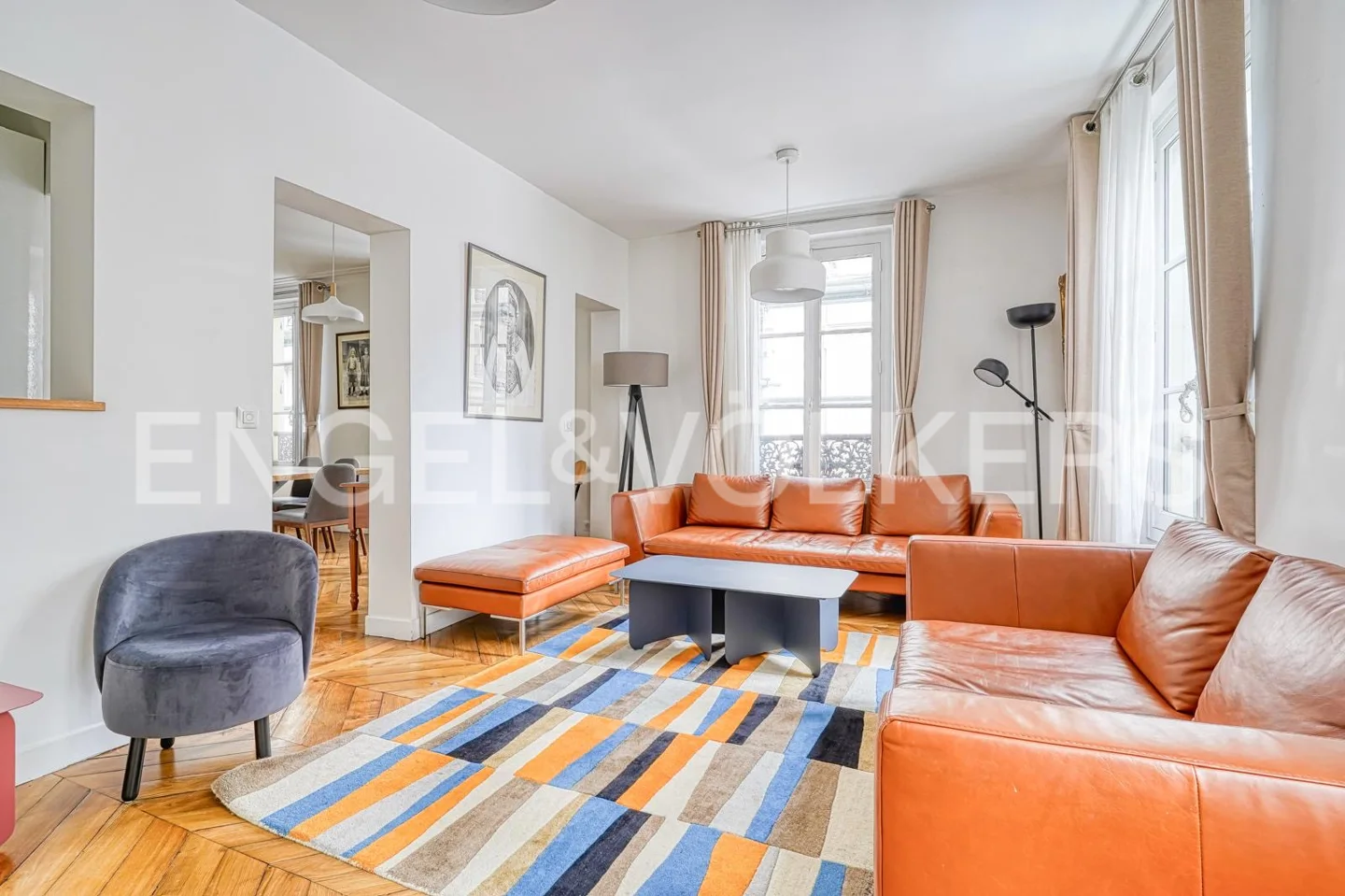 Furnished family apartment - 4 bedrooms Rue du Cherche Midi 75006