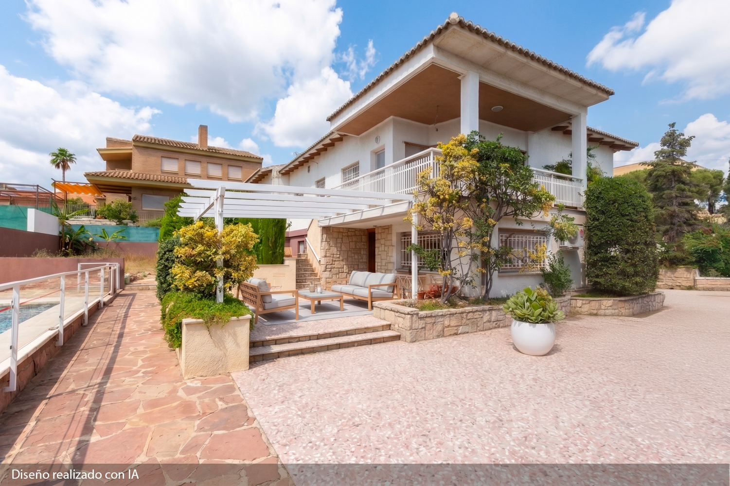 Discover an exclusive villa in El Vedat, Torrent: 465 m² with 6 bedrooms, terrace, garden and fireplace, mountain views and great potential, 20–25 min from Valencia.