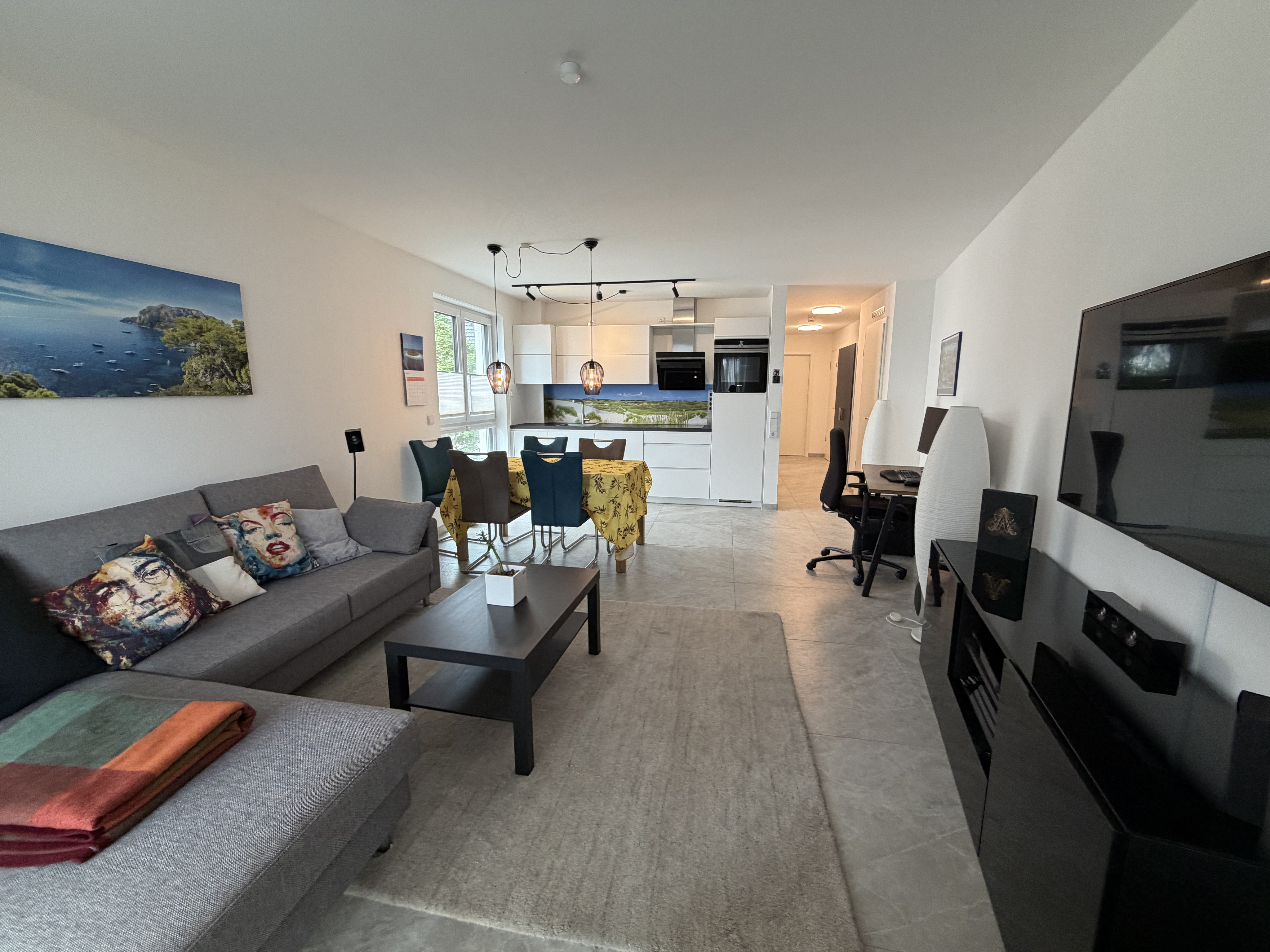 Modern living on approx. 63 m² – south-facing balcony, fitted kitchen & underground parking space