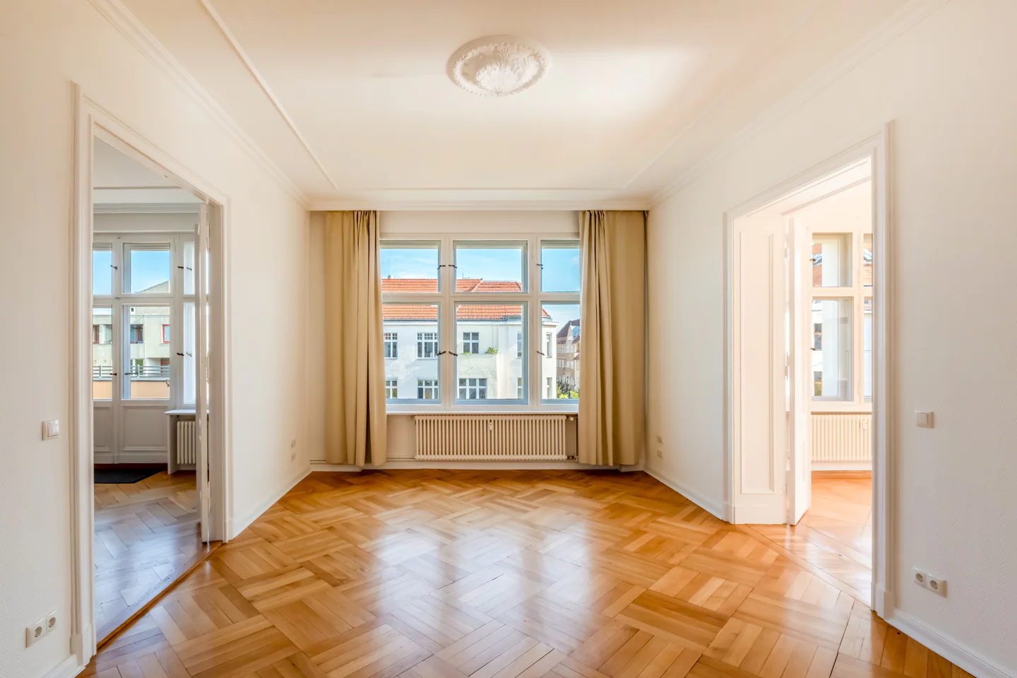 Erstbezug nach Sanierung: Herrschaftlicher Stuckaltbau in der Schlüterstraße - Photo 2