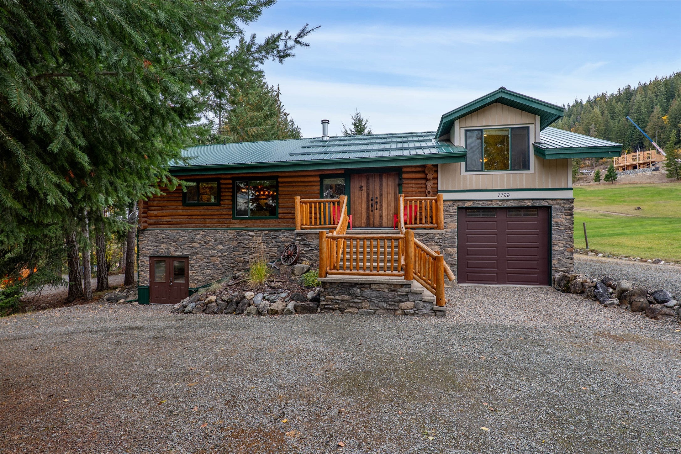Beautifully Crafted 5-Bed, 3-Bath Log Home